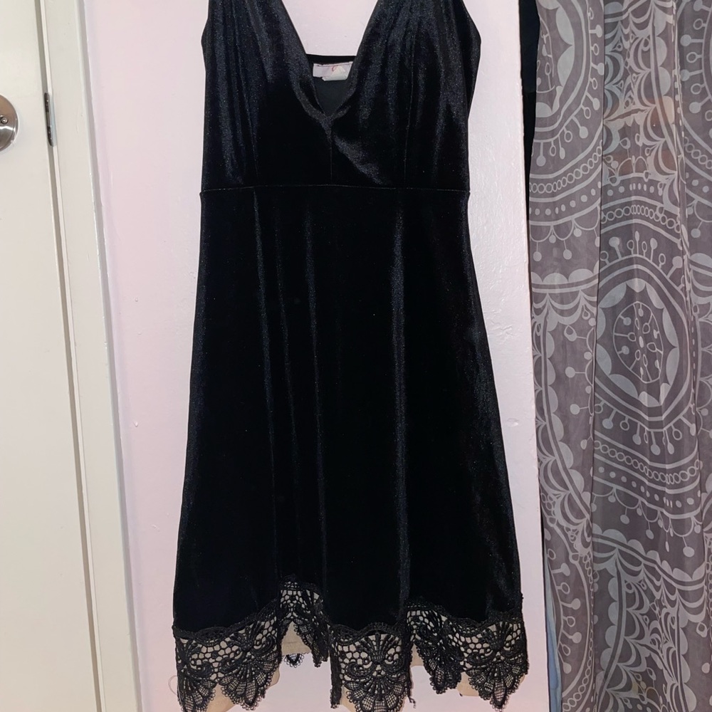 lowcut velvet lace dress